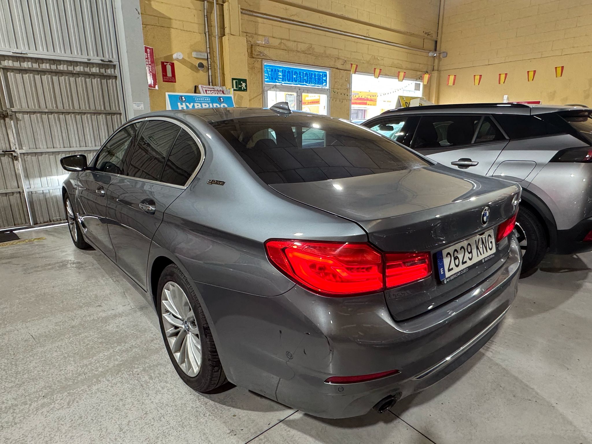 BMW 530E IPERFORMANCE PEGATINA 0